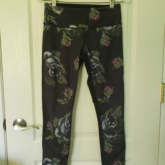 Lululemon Wunder Under  Size 6 Garden Party Floral Black Yoga  Pants - Picture 8 of 11